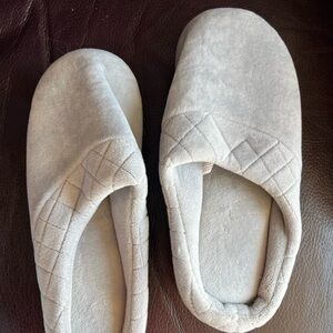 Brand new dearfoam slippers